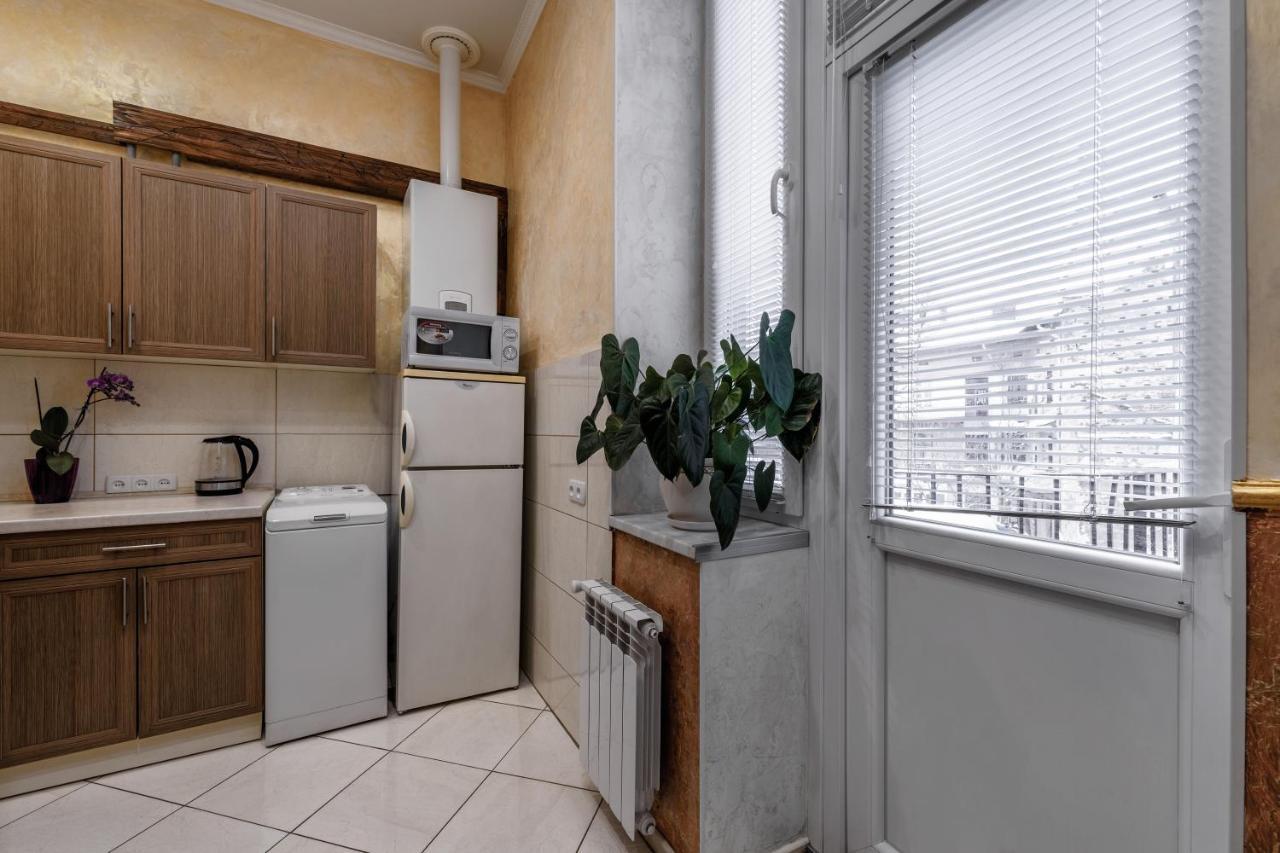 Apartment Polytehnichna Str. *
